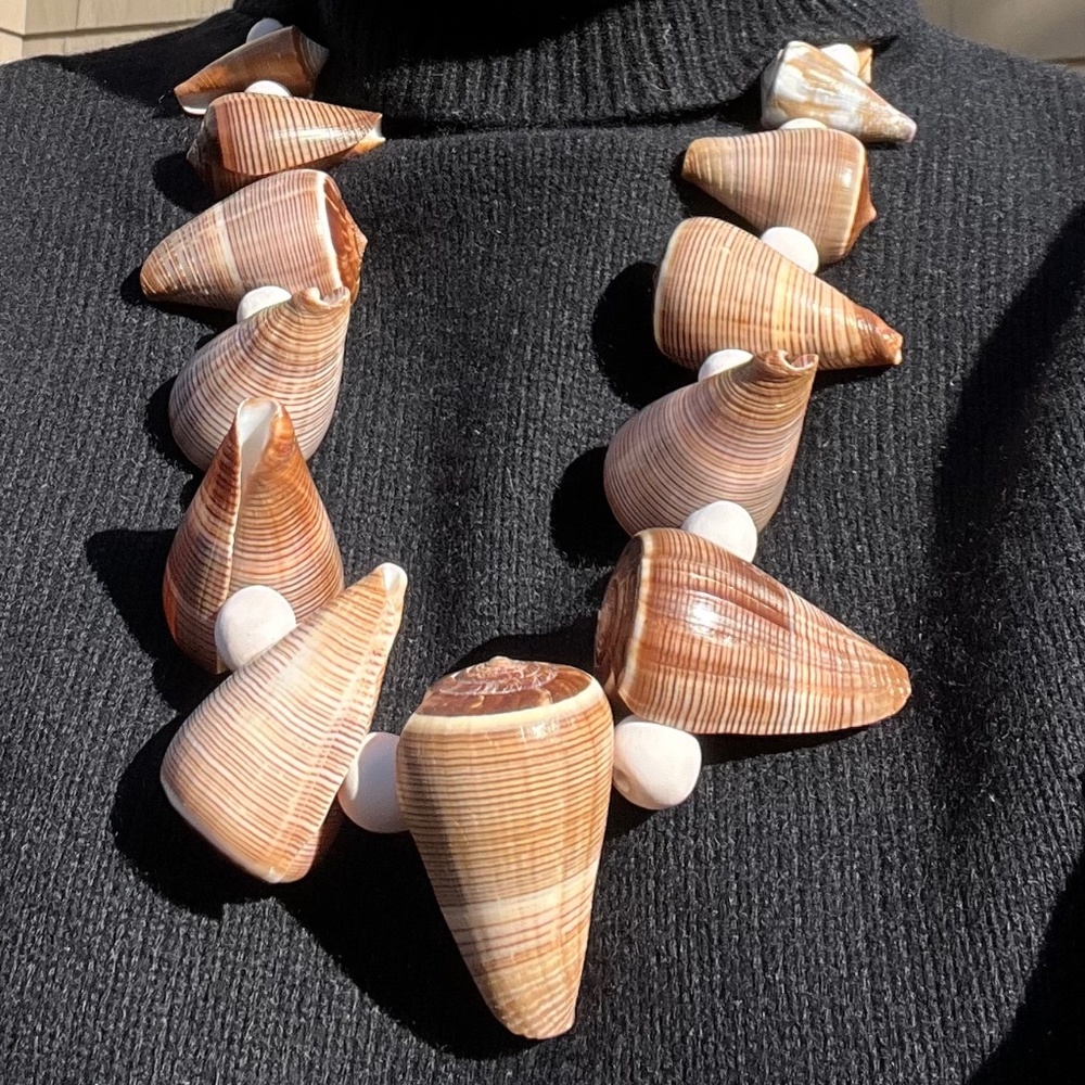 Shell Necklace - Picture 3 of 4